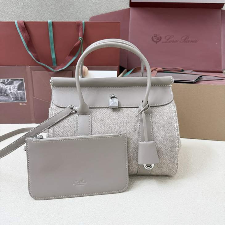 Picture of Loro Piana Handbags _SKUfw221095858fw